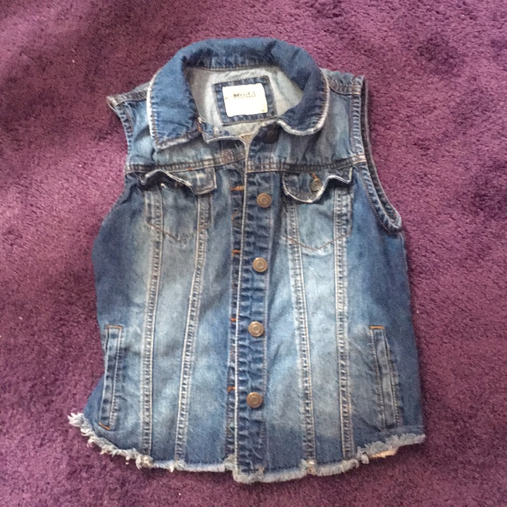 Sleeveless jean jacket